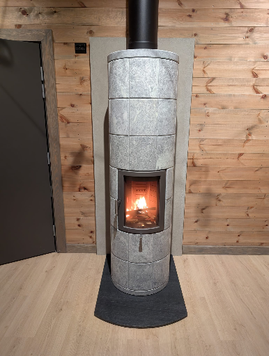 Hyggelige flammer i Babina+ fra Norsk Kleber